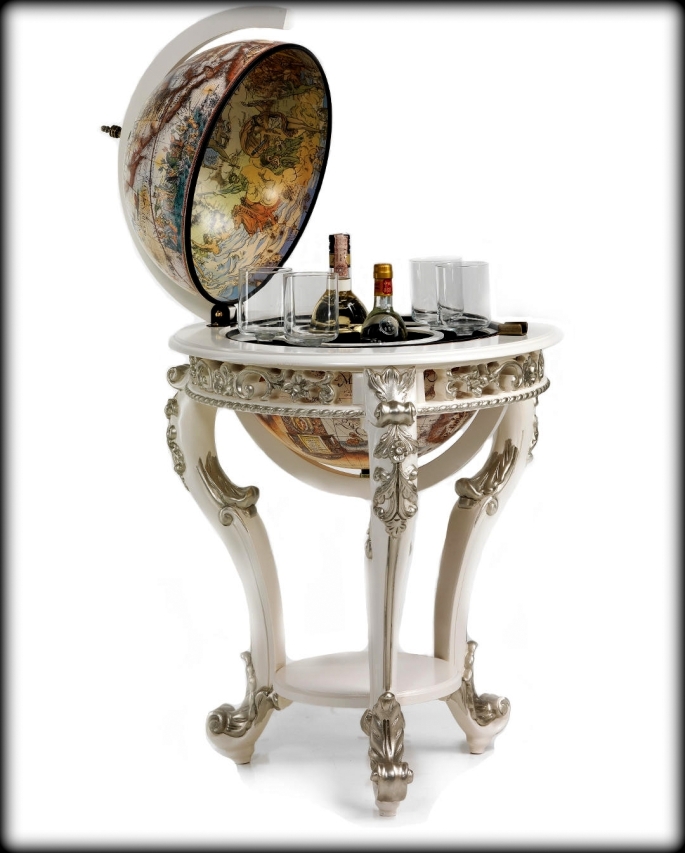 Versailles bar globe